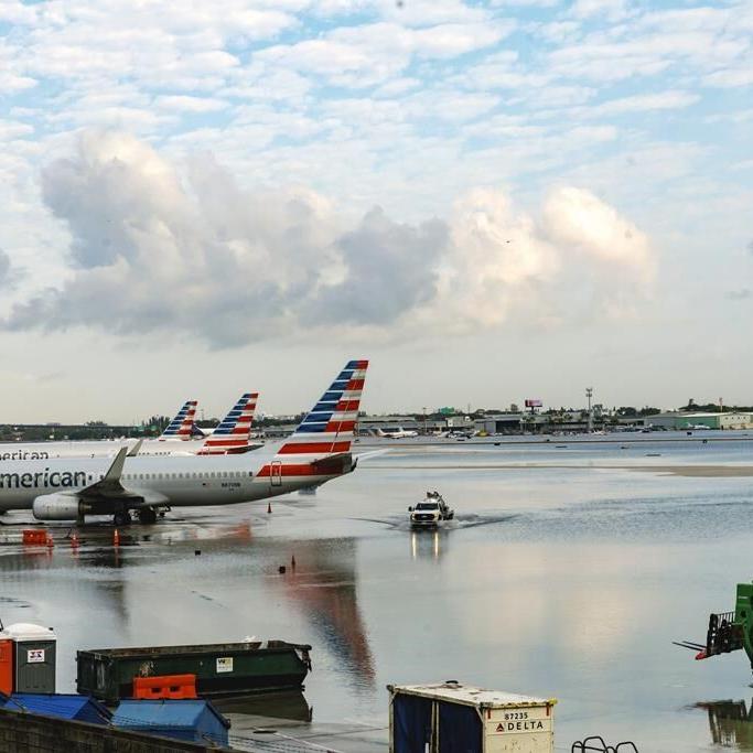 Florida floods: Businesses, residents begin cleaning up mess